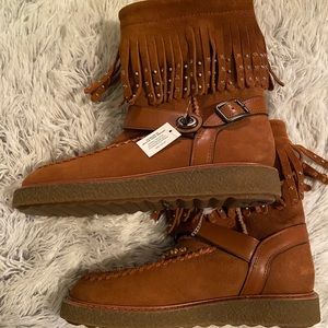 NWT-COACH ROCCASIN SHEARLING BOOT W/ BEADS-SADDLE